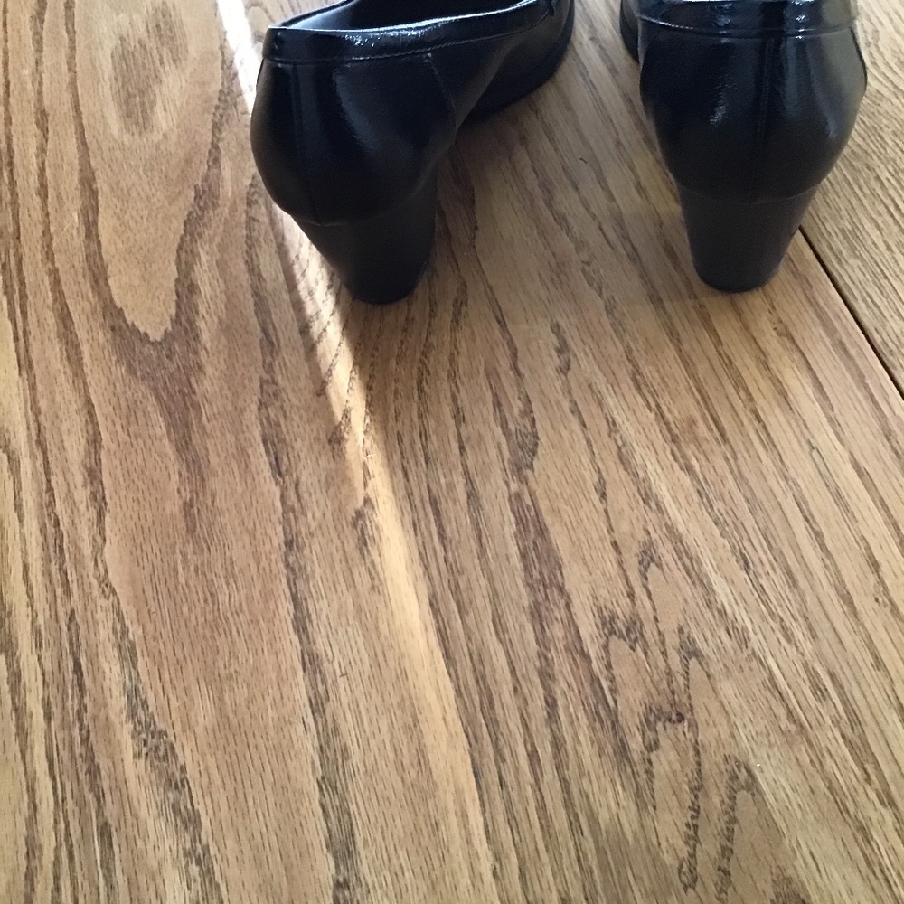 Life Stride Black patent leather comfort heels/loafers